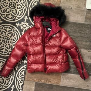 North face maroon puffer coat with removable fur on hoody